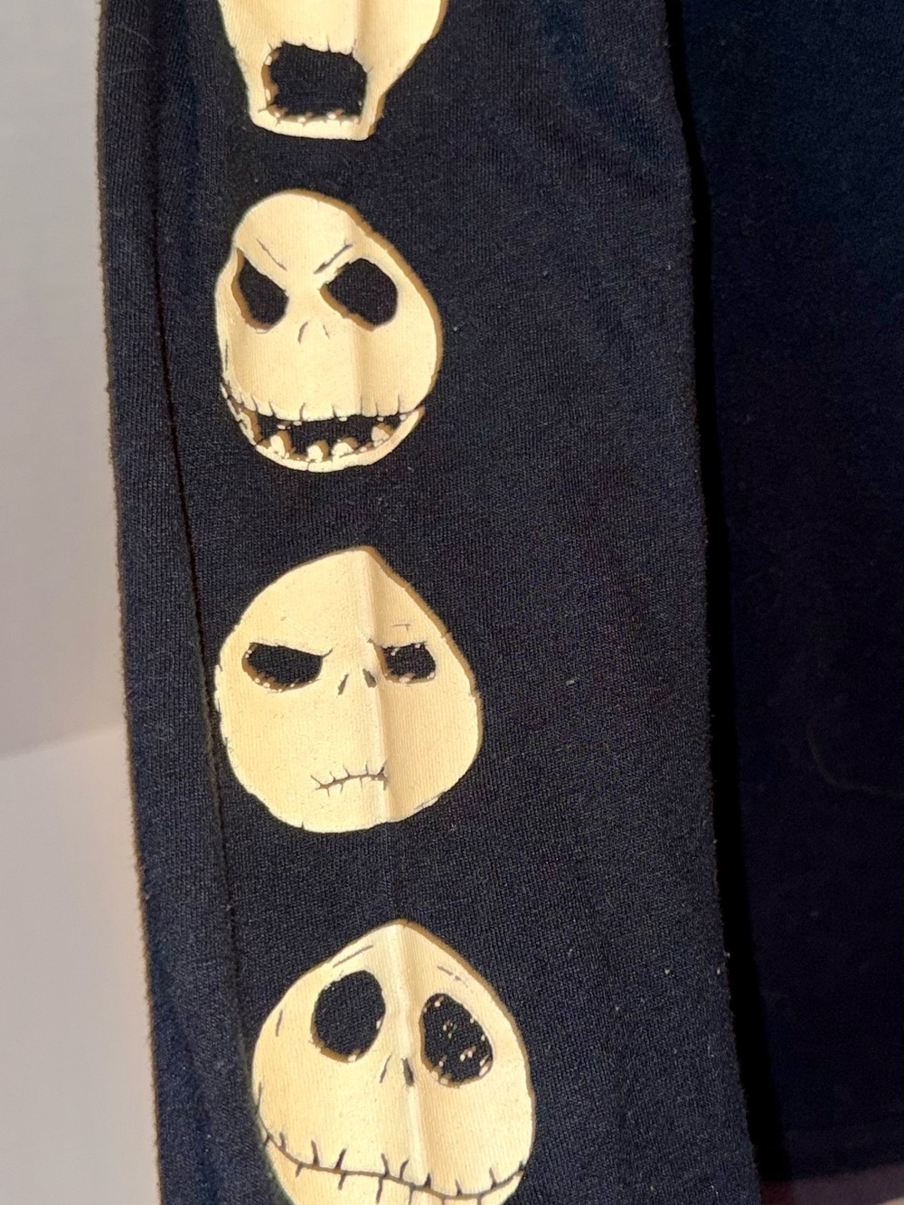 Disney Black Long-Sleeve The Nightmare Before Christmas Graphic Tee Kids 10/12 - Picture 4 of 5